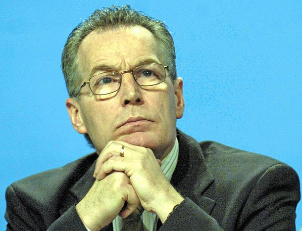 <b>Gerry Kelly</b> We need calm measured dialogue <b>Gerry Kelly</b> An Phoblacht - Gerry-Kelly